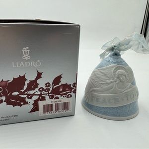 2007 Lladro Christmas bell in mint/new condition with original box.